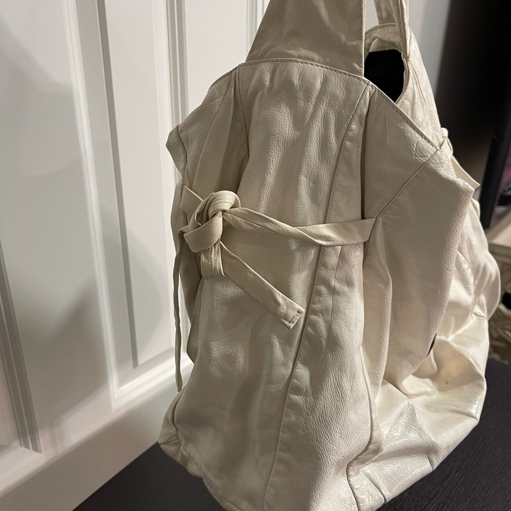 Gucci White Leather Hobo Bag - Picture 3 of 9